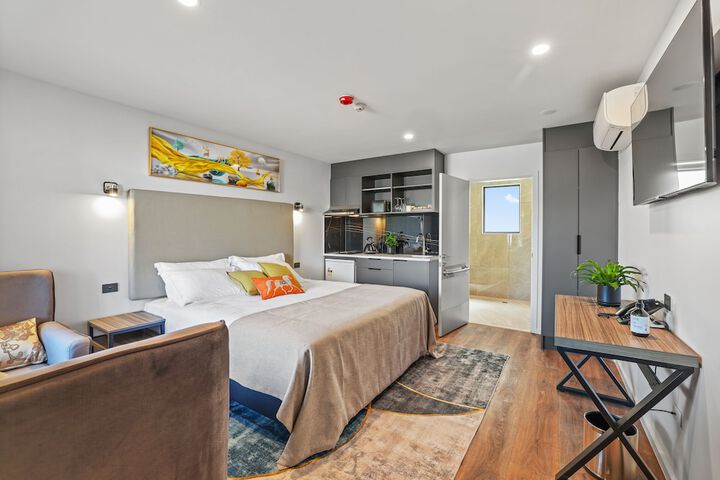 Room 10 of 30