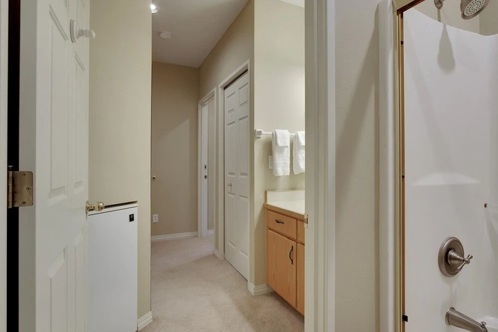 Room 6 of 14