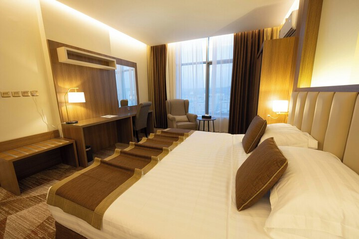 Room 27 of 64