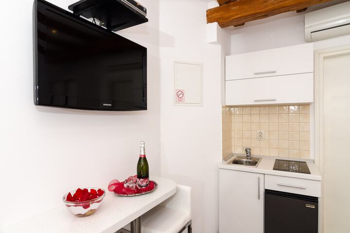 Room 4 of 41