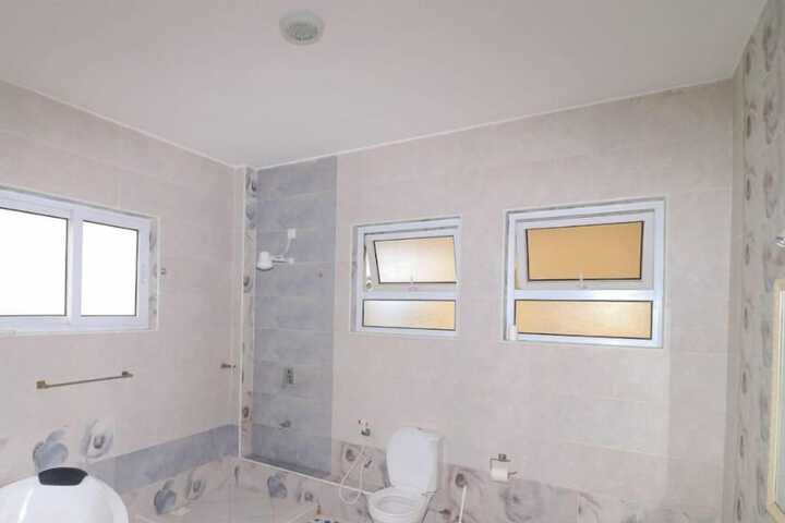 Room 163 of 190