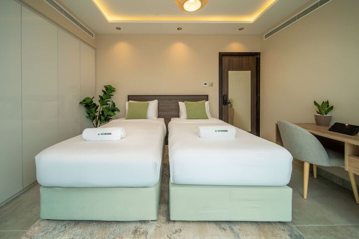 Room 10 of 34