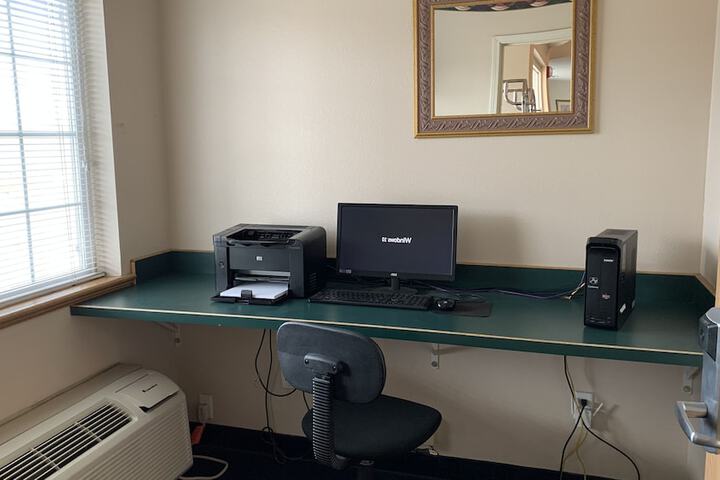 Business Center 63 of 66