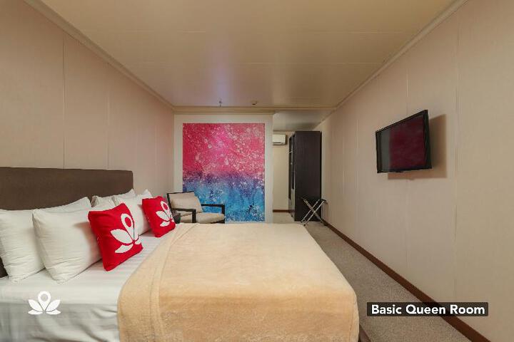 Room 7 of 8
