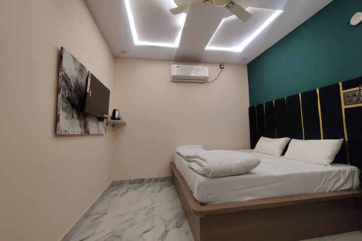Room 9 of 22