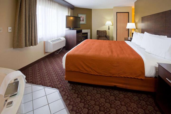 1 King Bed (6 of 11)