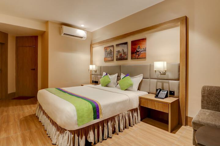 Room 33 of 48