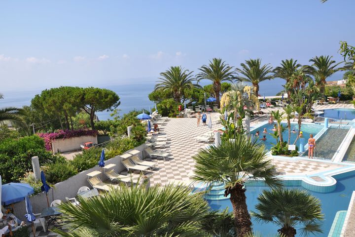 Hotel Pool