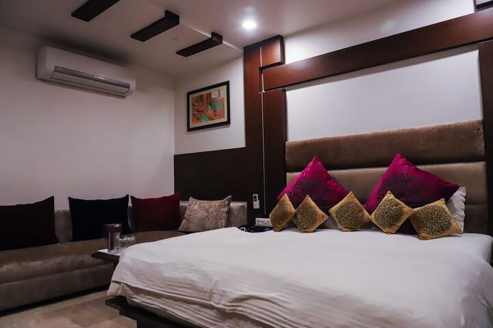 Room 14 of 32