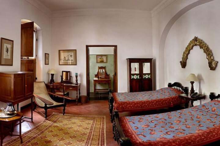 Room 4 of 18