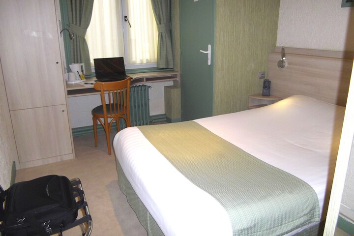 Room 4 of 70