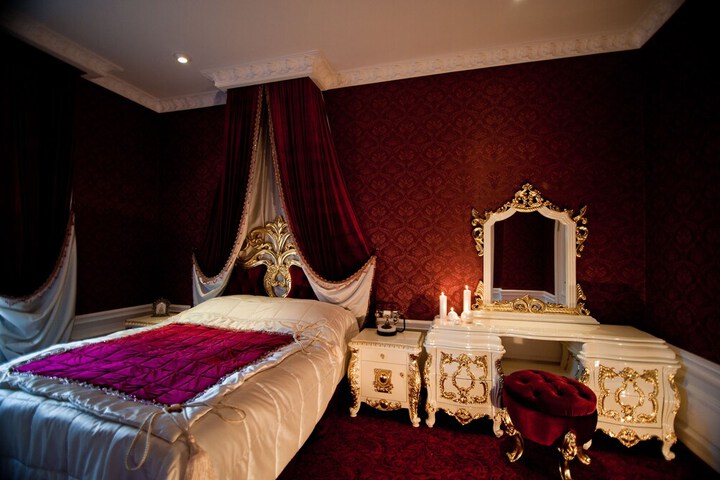 Room 8 of 30