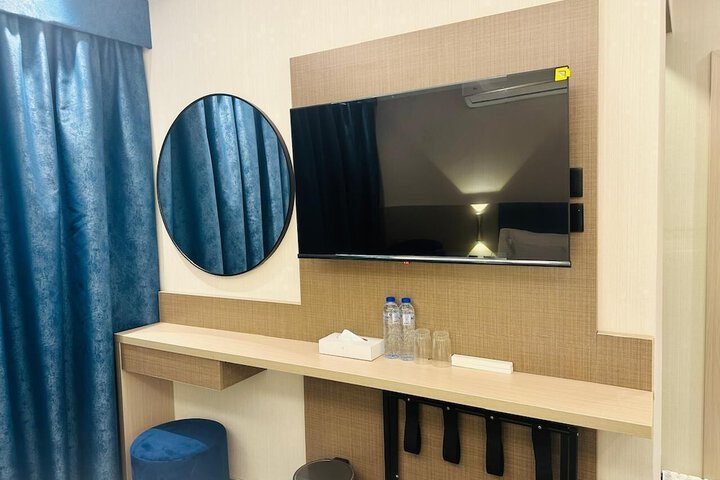 Room 5 of 33