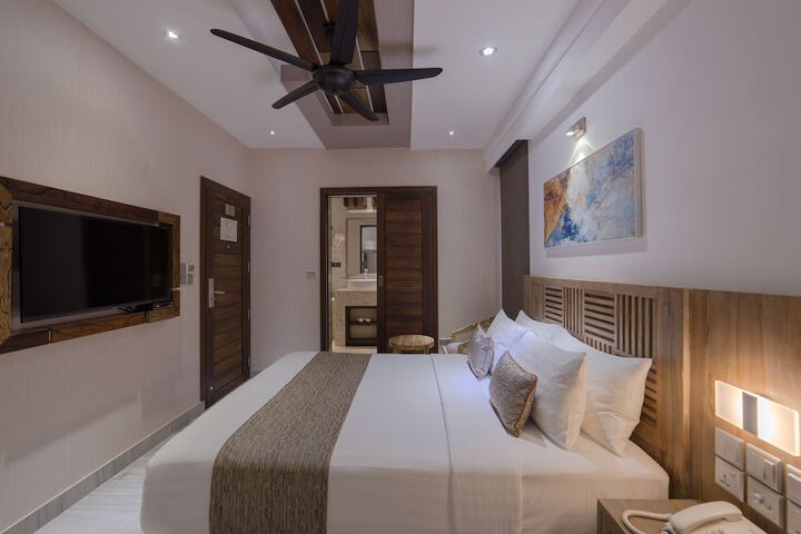 Room 3 of 118