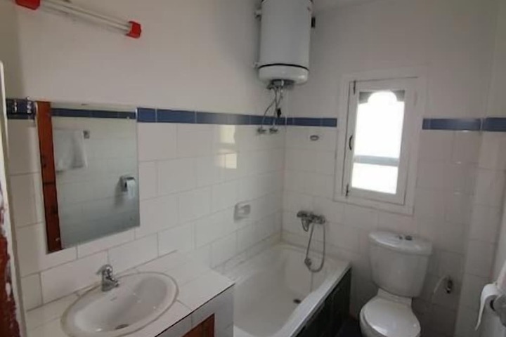 Room 10 of 16