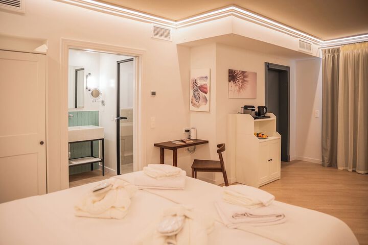 Room 106 of 182