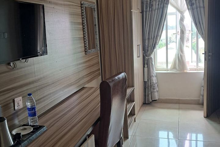 Room 9 of 37