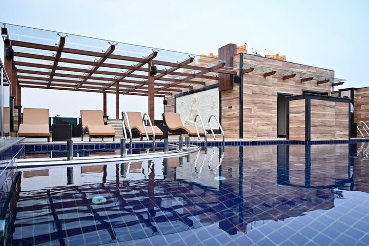 Pool 15 of 17