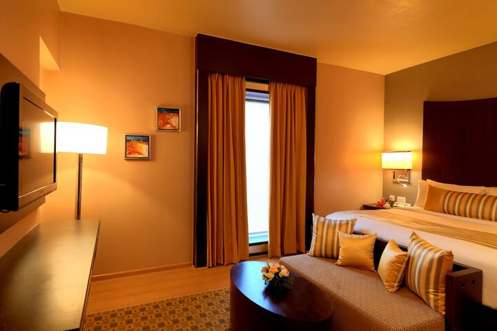 Room 3 of 33