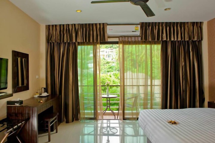Room 13 of 40