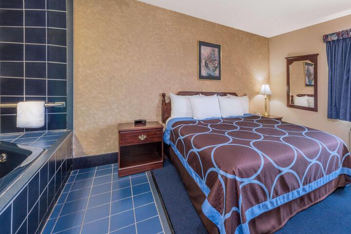 1 King Bed (1 of 20)