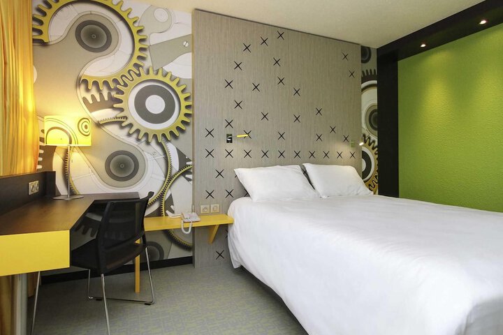 Room 10 of 81