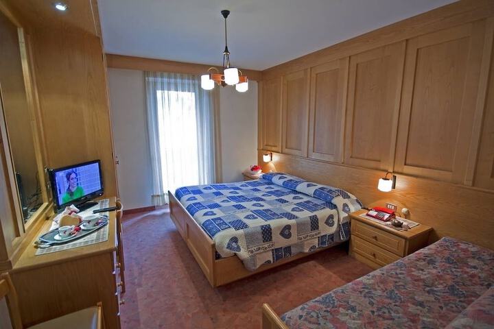 Room 7 of 16