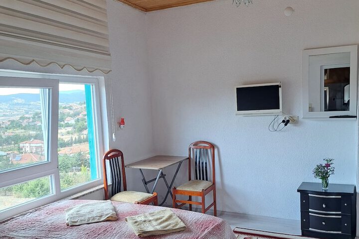 Room 2 of 48