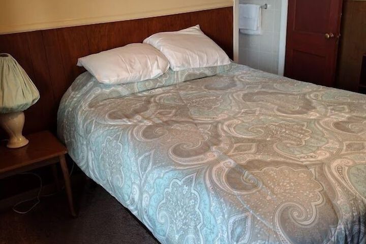 Room 4 of 10