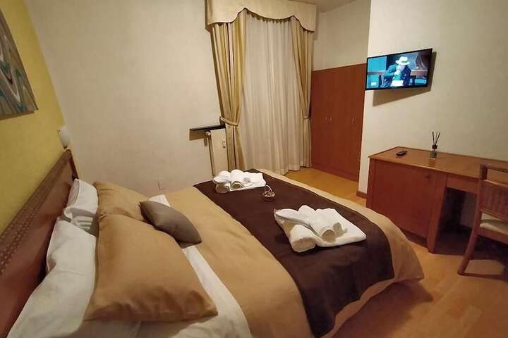 Room 4 of 11
