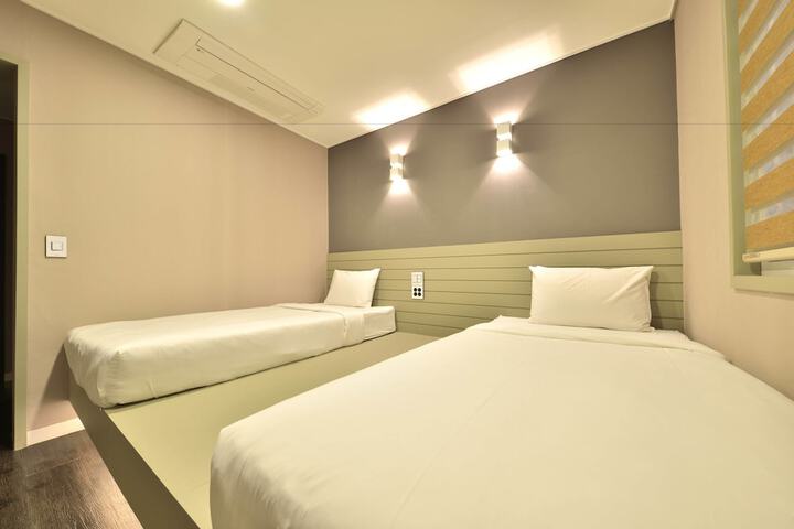 Room 15 of 96