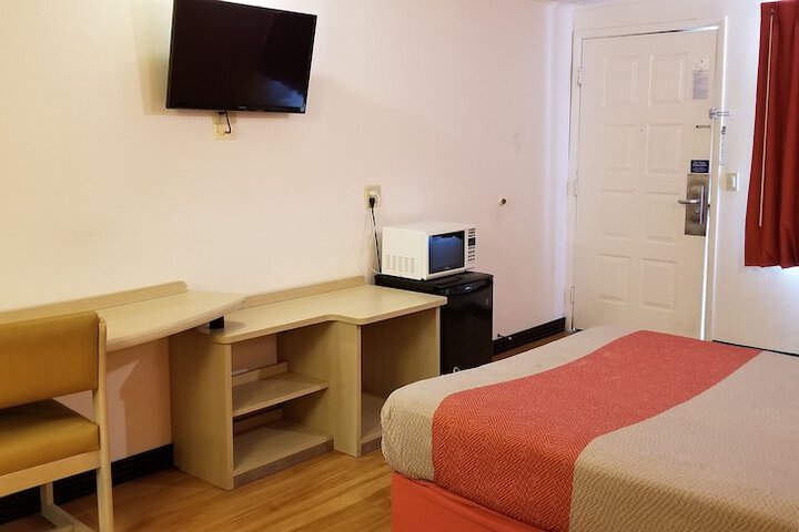 Standard Double Bed (9 of 17)