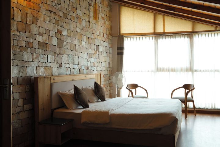 Room 2 of 59