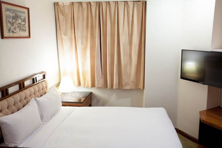 Room 13 of 39