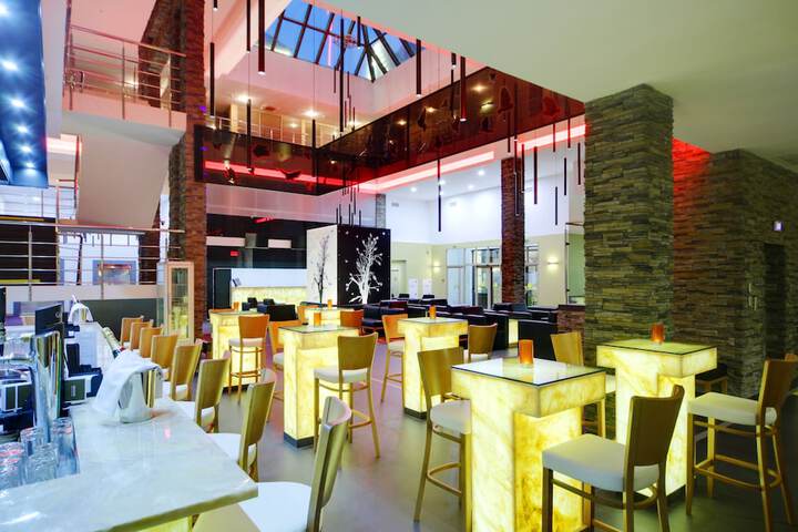 Dining 52 of 91