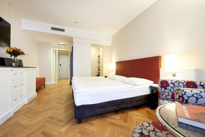 Room 7 of 63