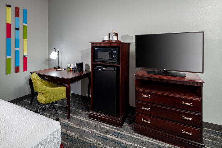 1 King Bed (2 of 16)