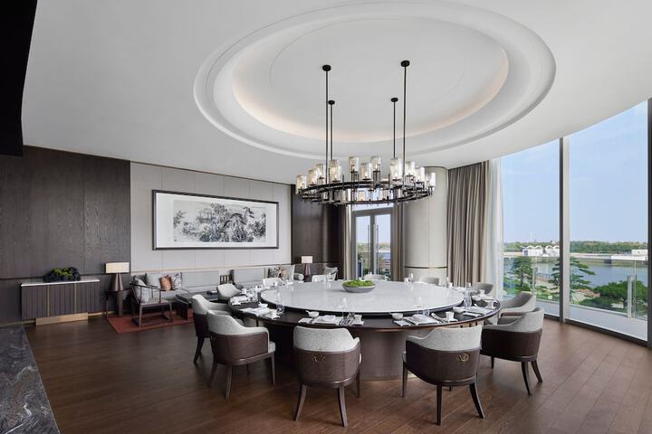Dining 64 of 85