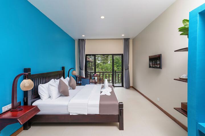 Room 12 of 28