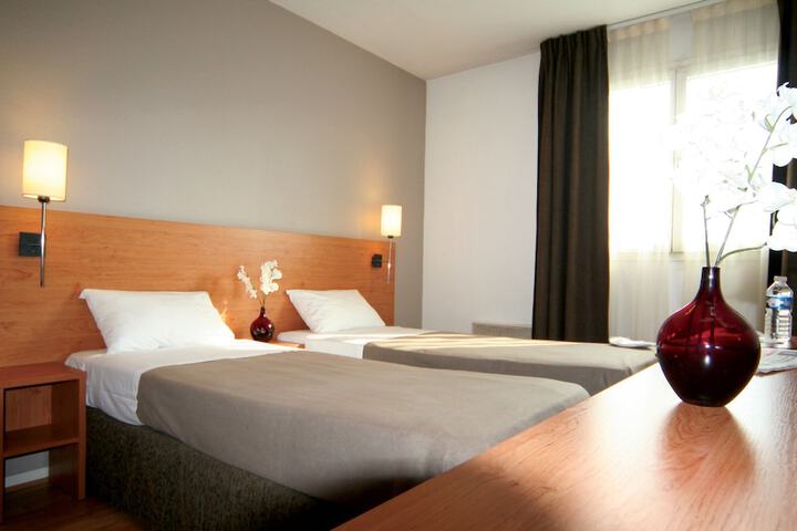 Room 2 of 17