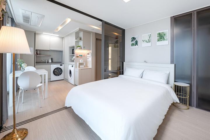 Room 294 of 640