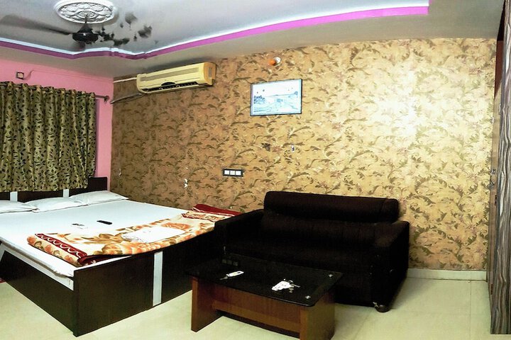 Room 17 of 34
