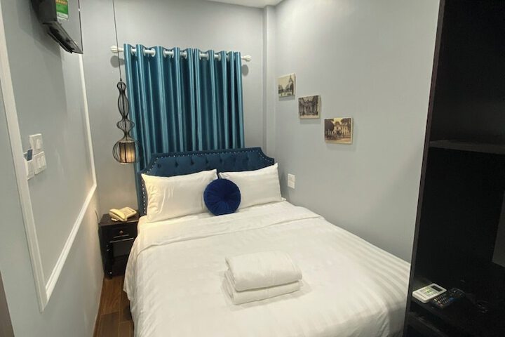 Room 7 of 14