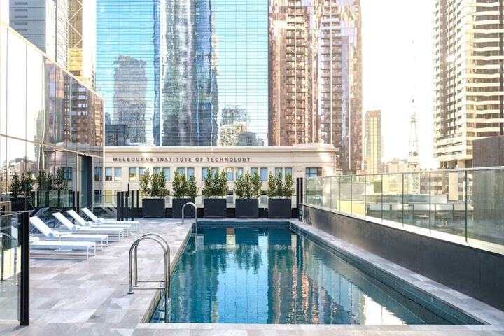 Pool 18 of 21