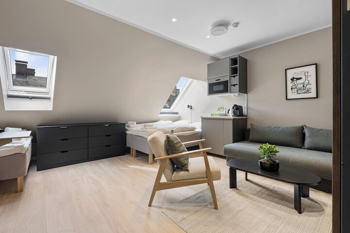 Room 83 of 154