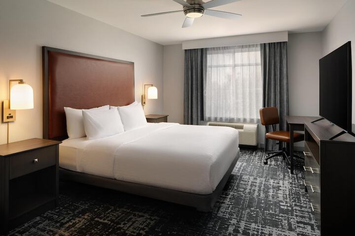 Room 10 of 33