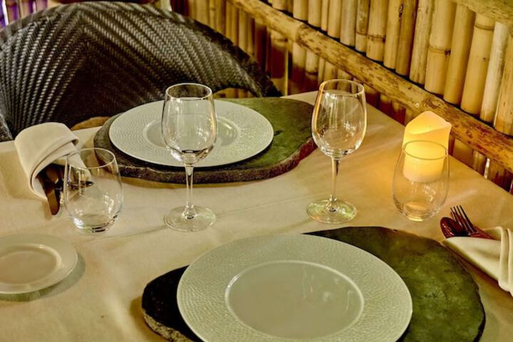 Dining 48 of 90