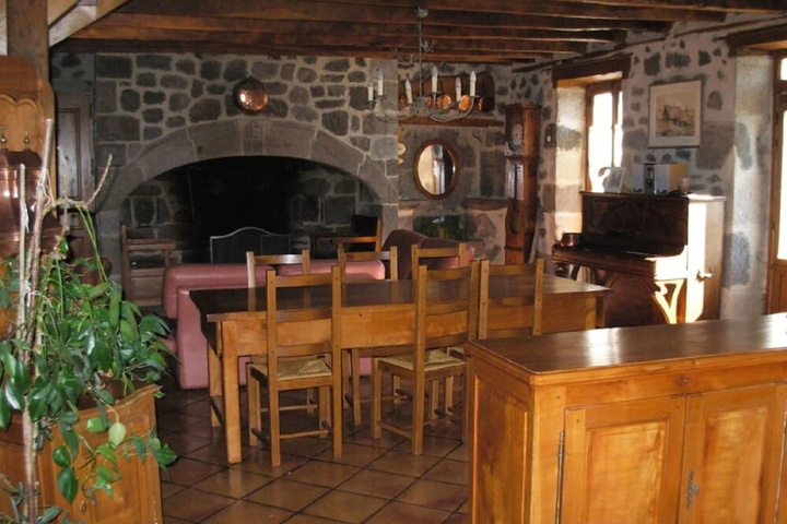 Dining 7 of 8