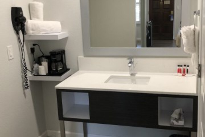 Room 3 of 48