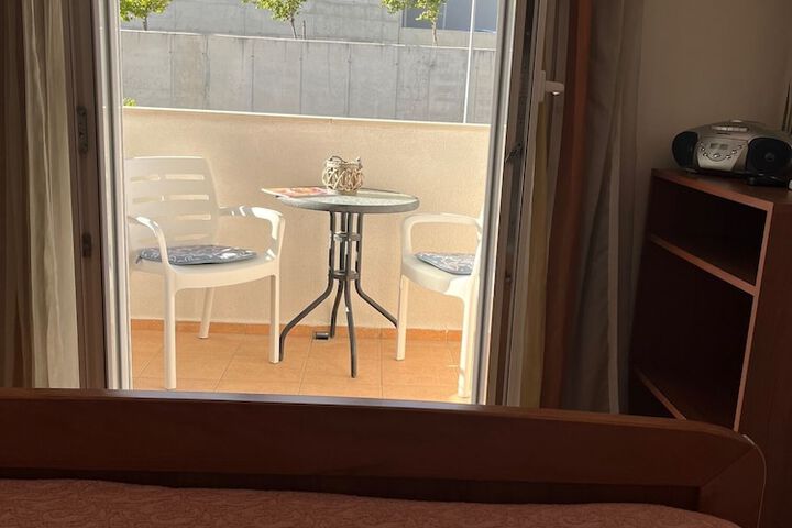 Room 27 of 46